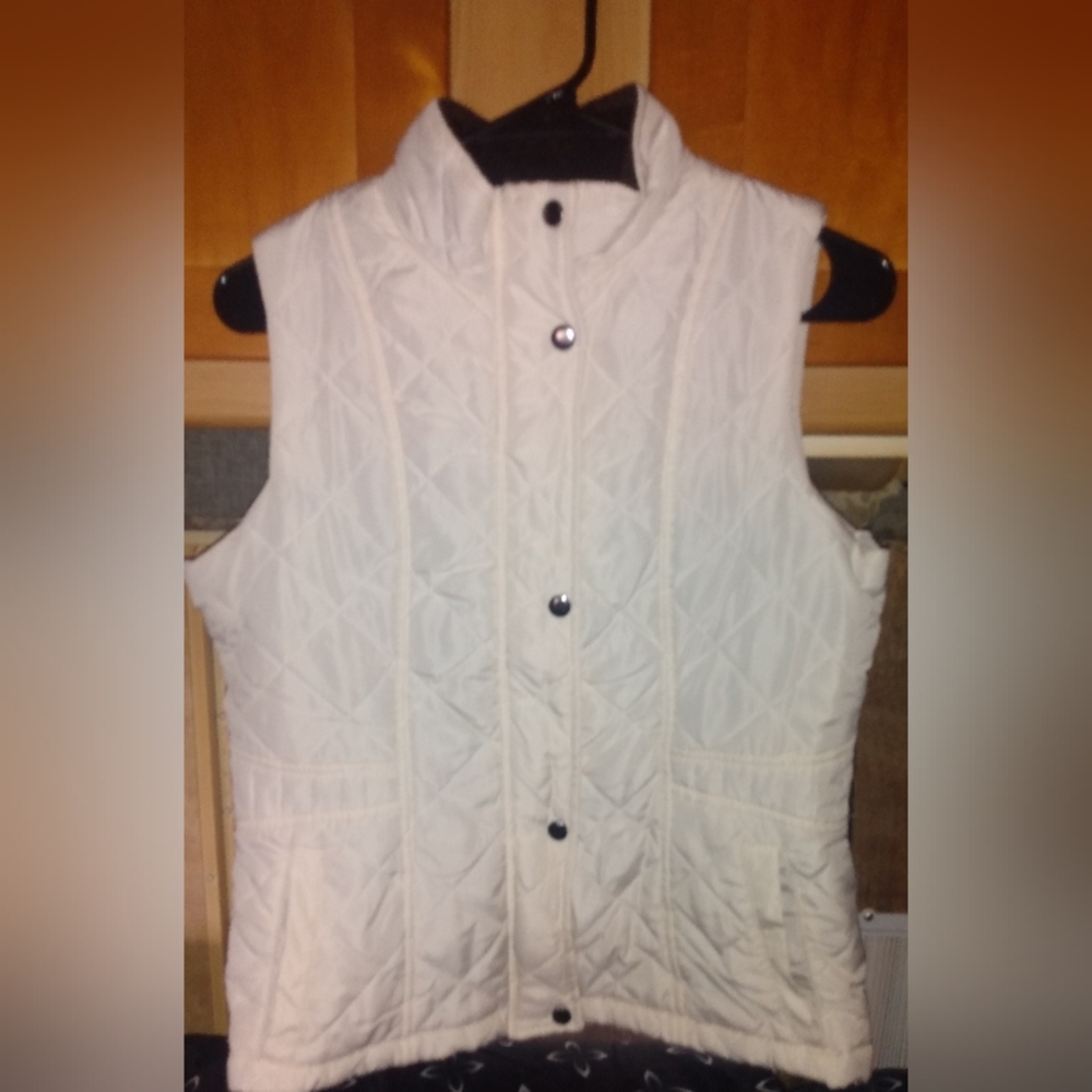 Women's River And Rose White Quilted Puffer Zip Button Vest Size Medium Pockets